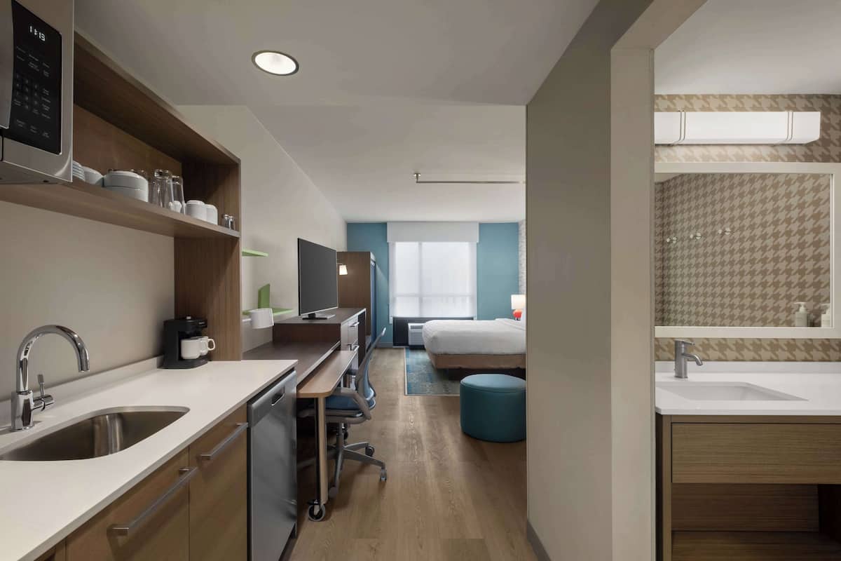 1 Schlafzimmer, Allergikerbettwaren, Schreibtisch