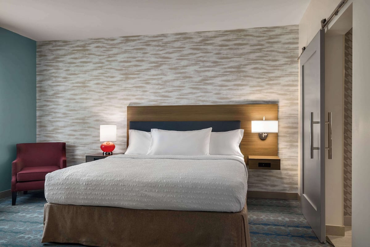 1 Schlafzimmer, Allergikerbettwaren, Schreibtisch