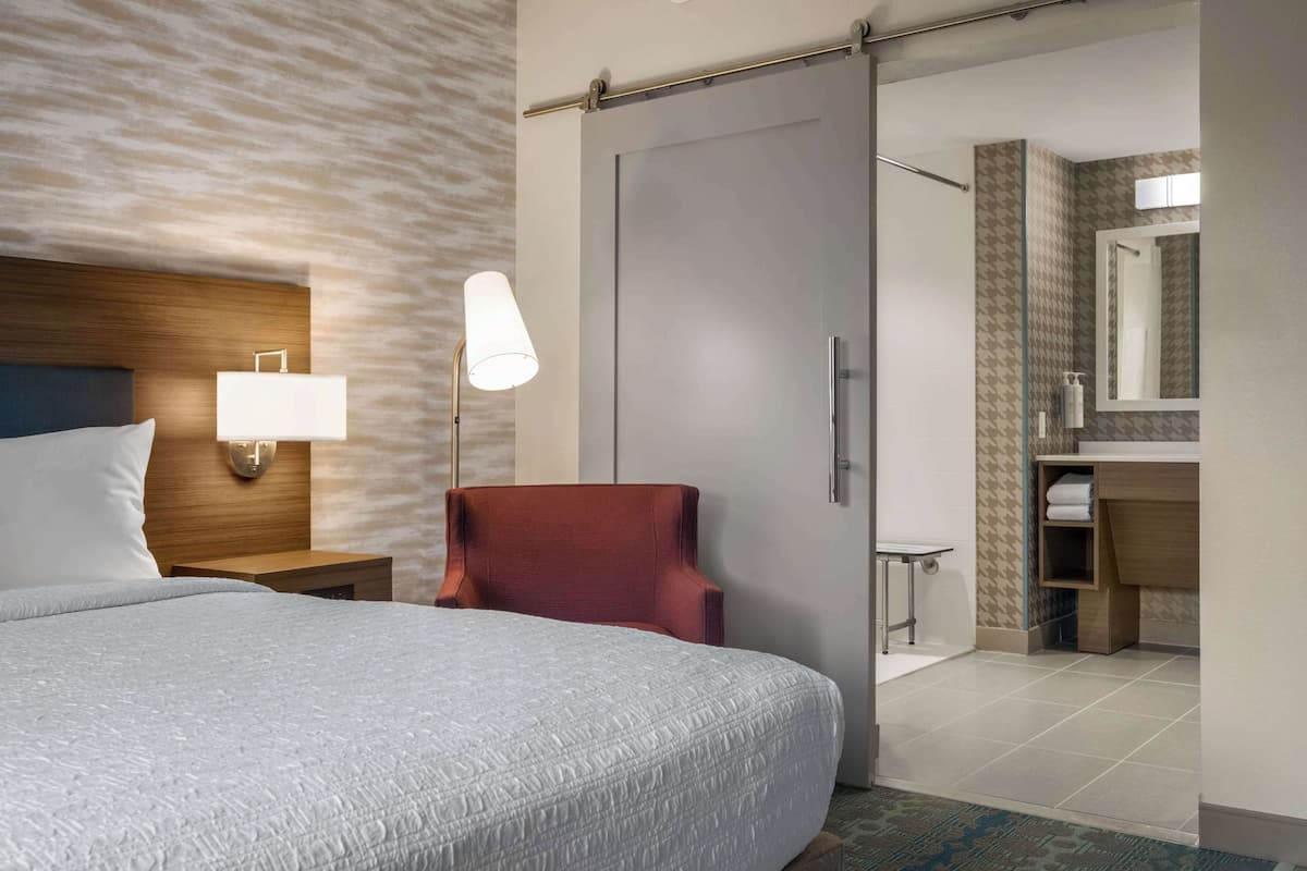 1 Schlafzimmer, Allergikerbettwaren, Schreibtisch