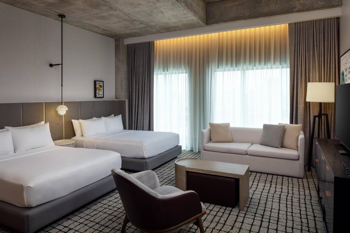 Hochwertige Bettwaren, Pillowtop-Betten, Schreibtisch