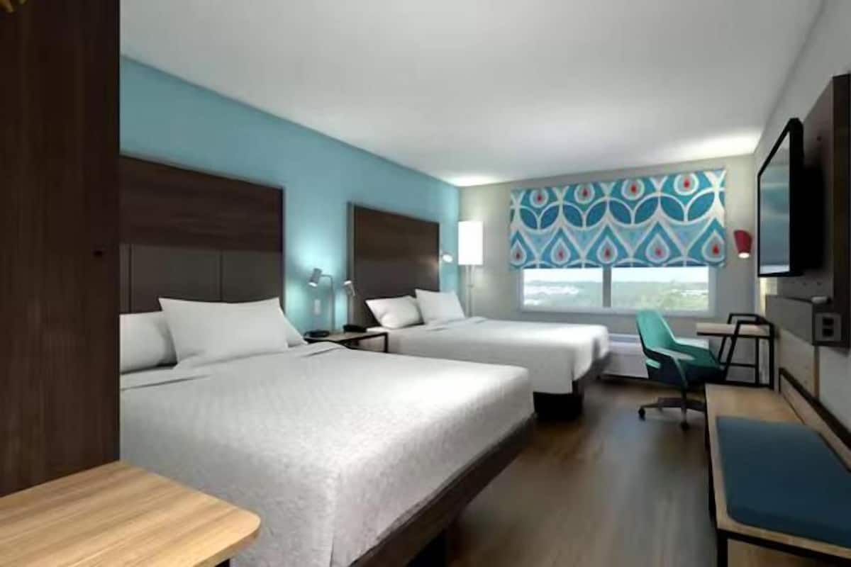 Desk, blackout drapes, iron/ironing board, free WiFi