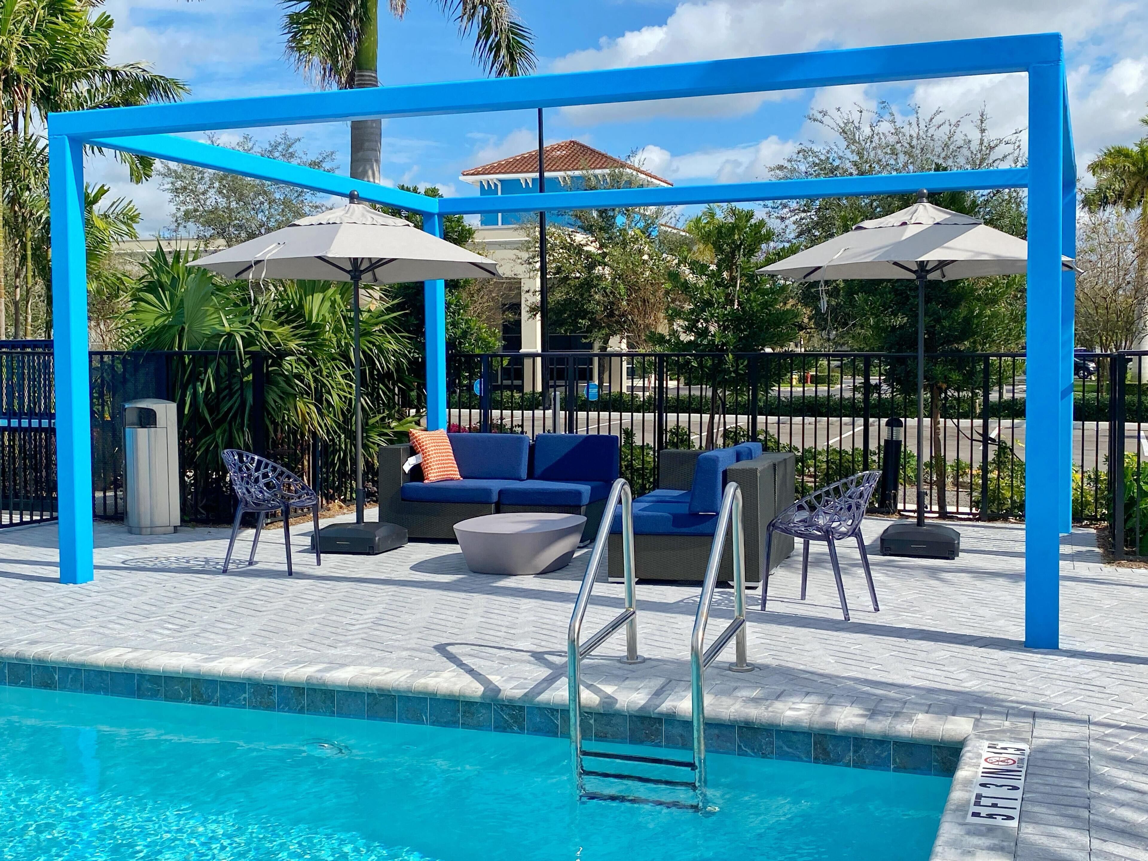 Outdoor pool, open 6:00 AM to 7:00 PM, pool umbrellas, sun loungers