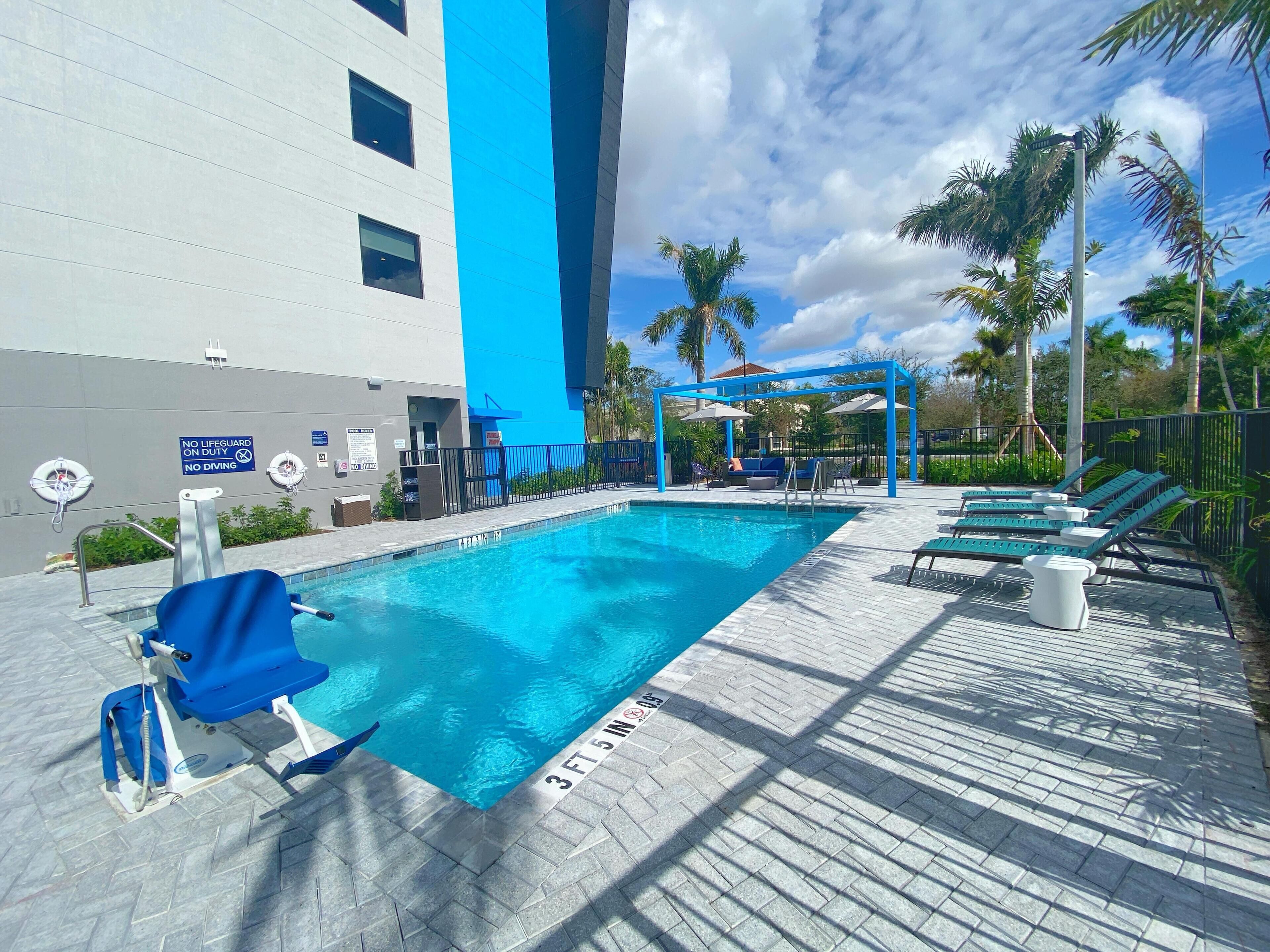 Outdoor pool, open 6:00 AM to 7:00 PM, pool umbrellas, sun loungers