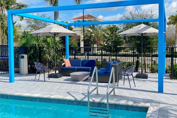 Outdoor pool, open 6:00 AM to 7:00 PM, pool umbrellas, sun loungers