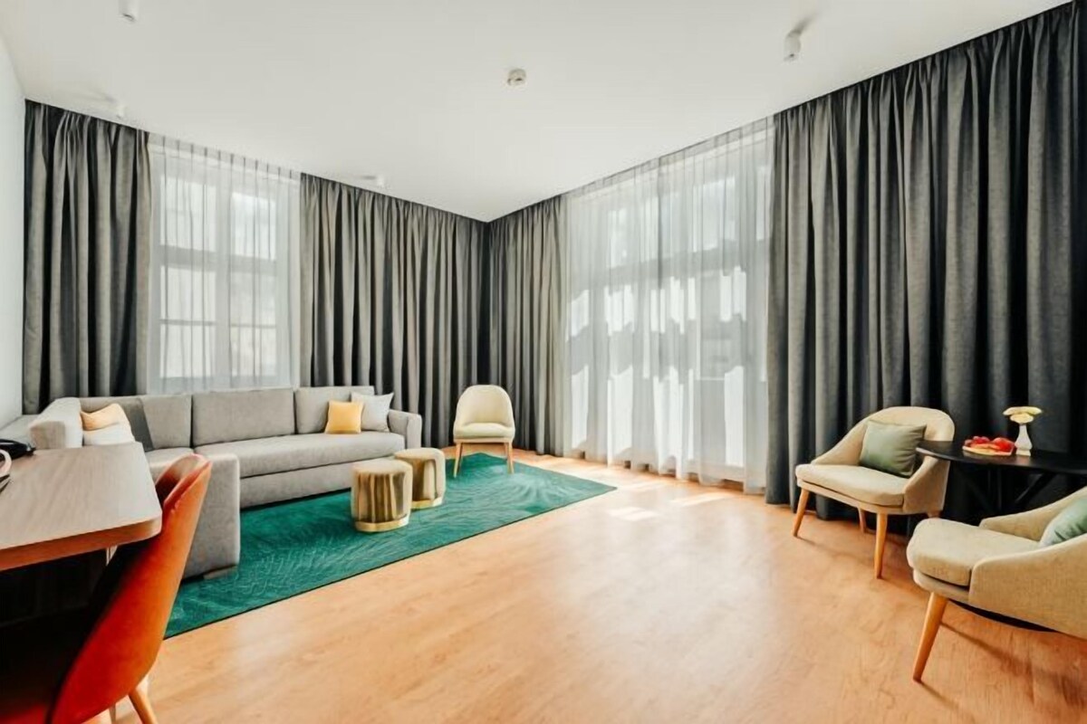 One-Bedroom King Suite