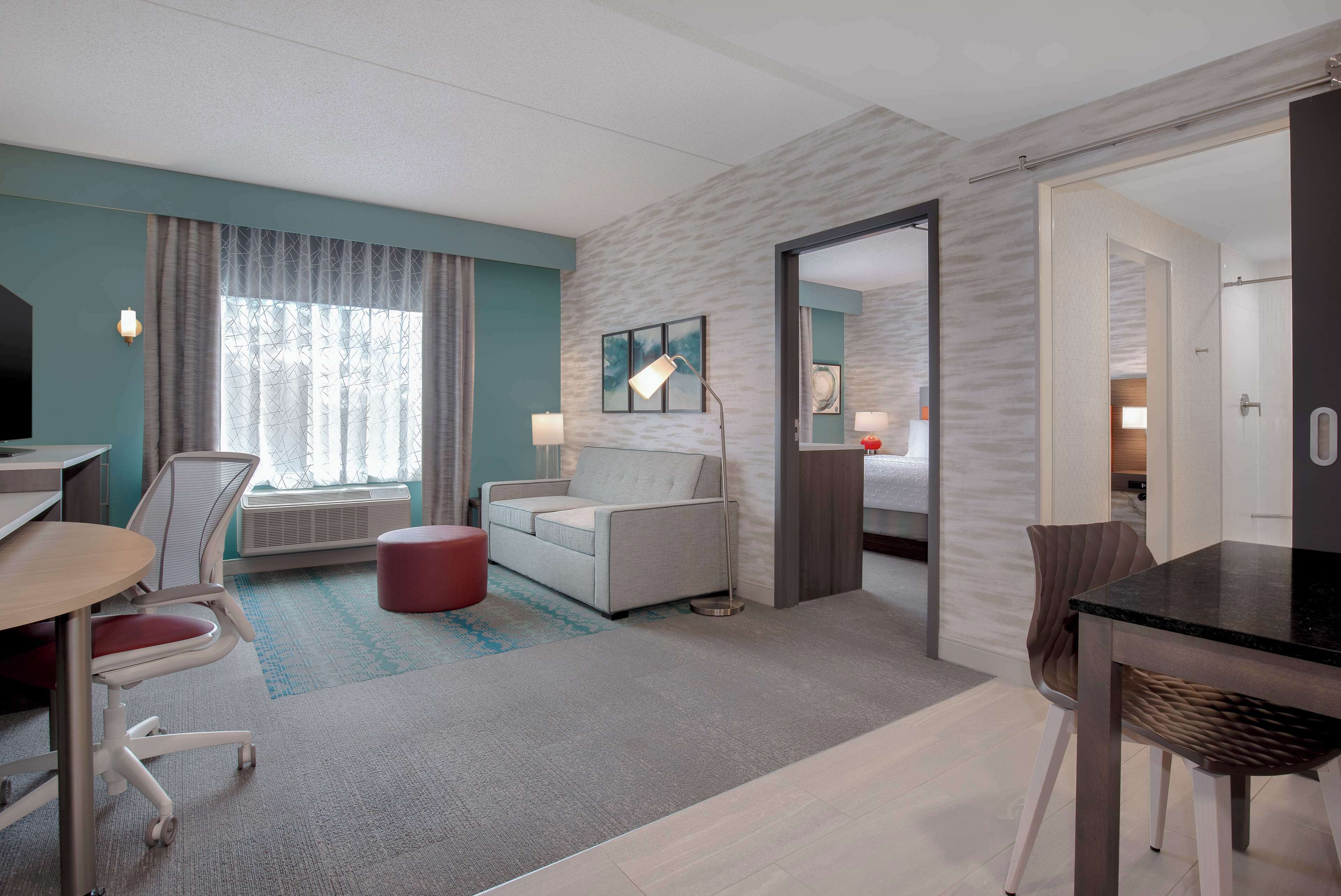 Suite, 1 Bedroom | Living area