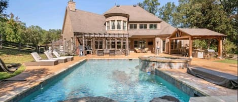 季節性室外泳池;躺椅