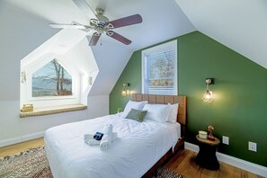 5 bedrooms, desk, iron/ironing board, free WiFi