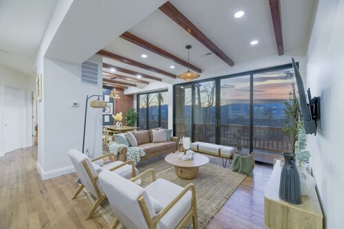 The Ridgetop Hideaway