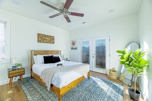 5 bedrooms, desk, iron/ironing board, free WiFi - The Ridgetop Hideaway (Madison)