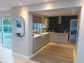 微波炉、烤箱、炉灶、洗碗机