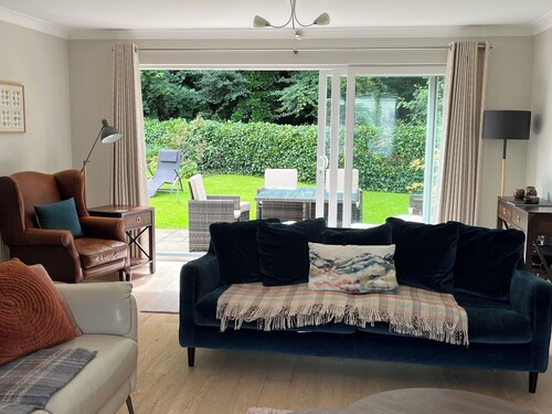 Tarporley home surrounded by the Cheshire Country side. Restaurants 5 mins walk.