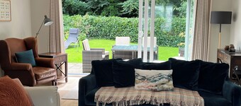 Tarporley home surrounded by the Cheshire Country side. Restaurants 5 mins walk.