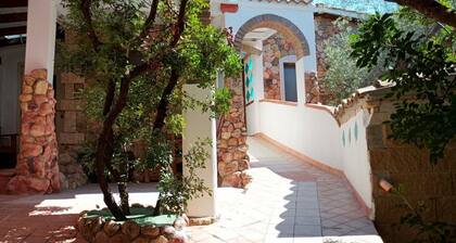 Beautiful villa in Solanas-Villasimius-Sardinia- 4 minutes from the sea- WiFi-