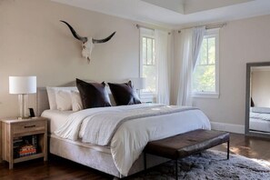 4 bedrooms, iron/ironing board, free WiFi, bed sheets