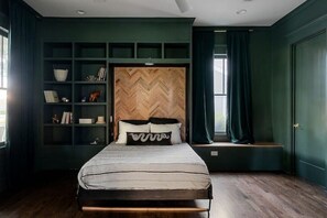 4 bedrooms, iron/ironing board, free WiFi, bed sheets - Dream Home NOT Townhome - East Dallas
(Dallas)