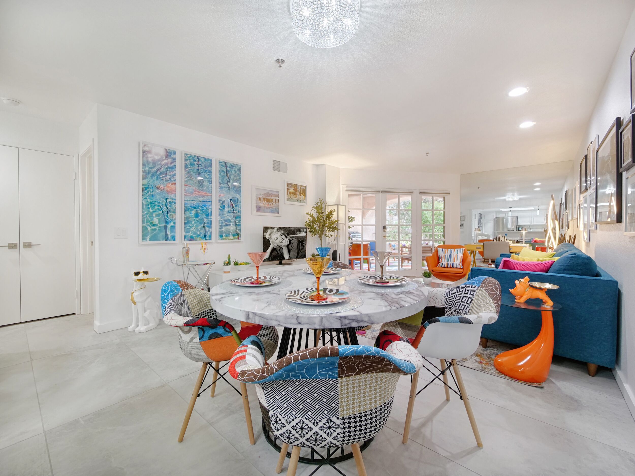 ICONIC Mid-Century Palm Springs condo. Walking distance to downtown & casino