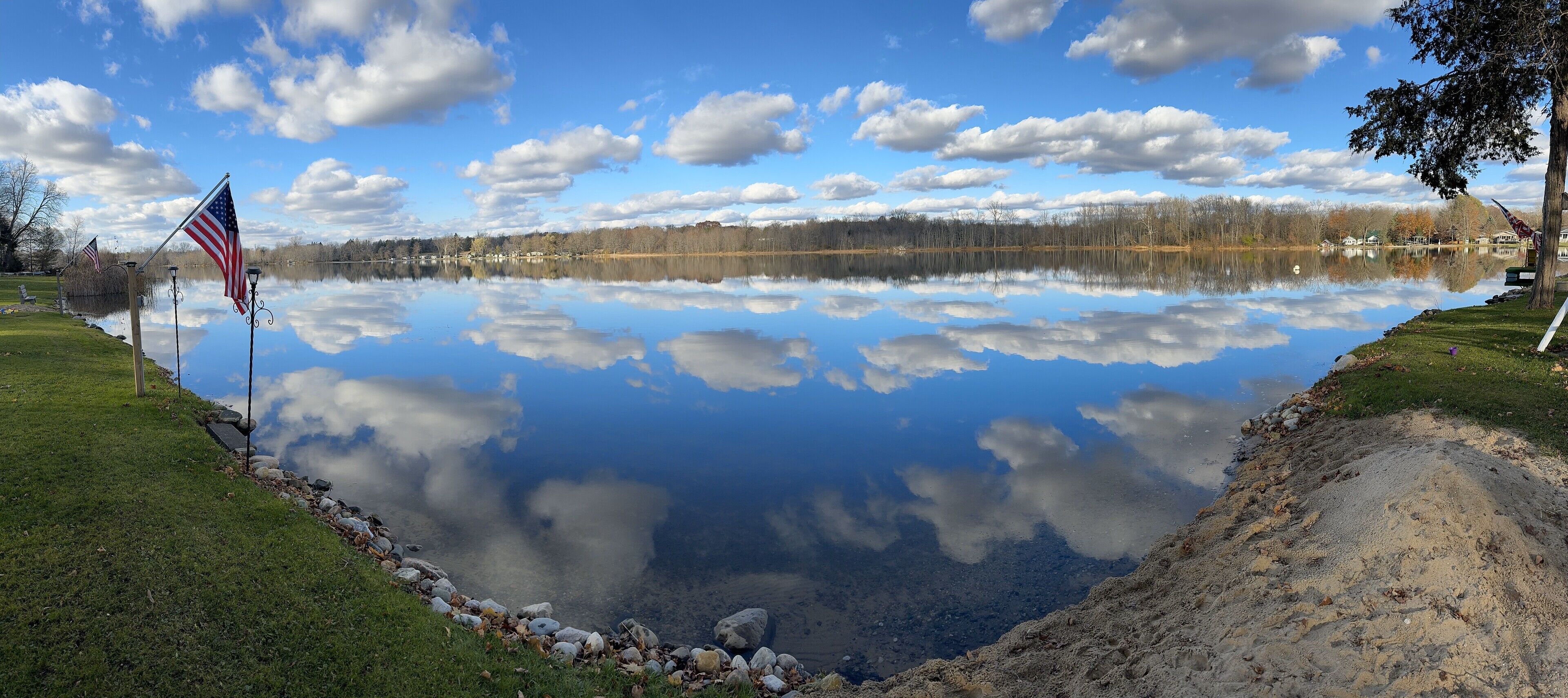 Modern lake house with sandy beach! Perfect for families/couples!