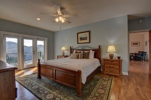 4 sovrum, skrivbord, strykjärn/strykbräda och gratis wi-fi