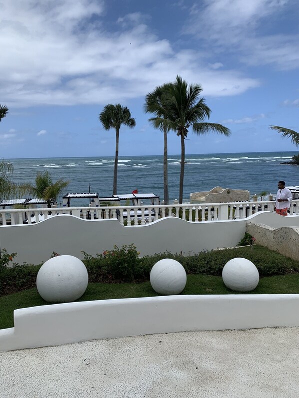 Property grounds - 4 Bedroom Villa/ MANDATORY All inclusive resort w/ VIP band privileges included (Puerto Plata)