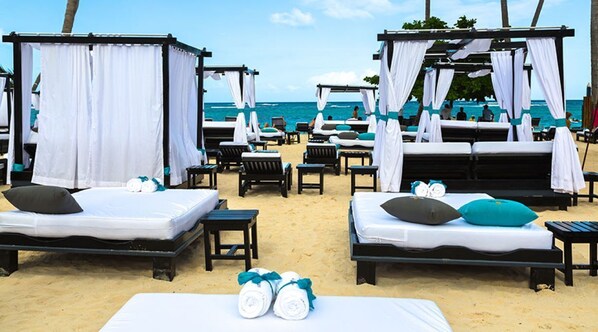 Beach - 4 Bedroom Villa/ MANDATORY All inclusive resort w/ VIP band privileges included (Puerto Plata)