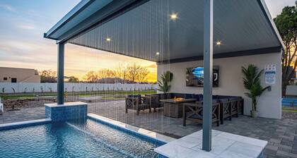 Epic Resort: Pool, Hot Tub, Pickleball & More!