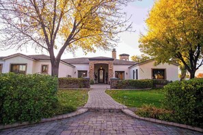 Exterior - Epic Resort: Pool, Hot Tub, Pickleball & More! (Chandler)