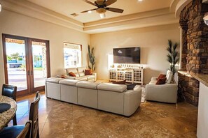 Smart TV, fireplace, ping pong, offices - Epic Resort: Pool, Hot Tub, Pickleball & More! (Chandler)