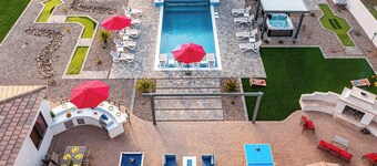 Epic Resort: Pool, Hot Tub, Pickleball & More!