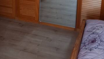 1 bedroom, desk, iron/ironing board, free WiFi