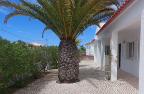 Property grounds - C Vicentina - Aljezur: Surf, Sol, Natureza - Bbq, Jardim, Terraço Estacionamento (Aljezur)