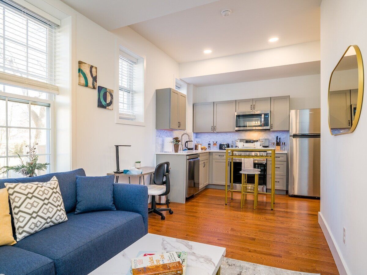 This house is a 1 bedroom(s), 1 bathrooms, located in Rochester, NY.