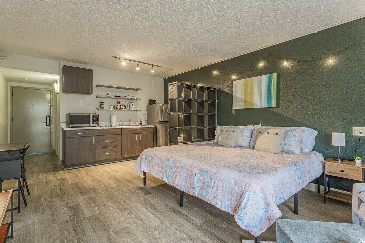 This apartment is a 1 bedroom(s), 1 bathrooms, located in Chattanooga, TN.