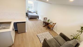 Smart TV, libri, monitor per computer