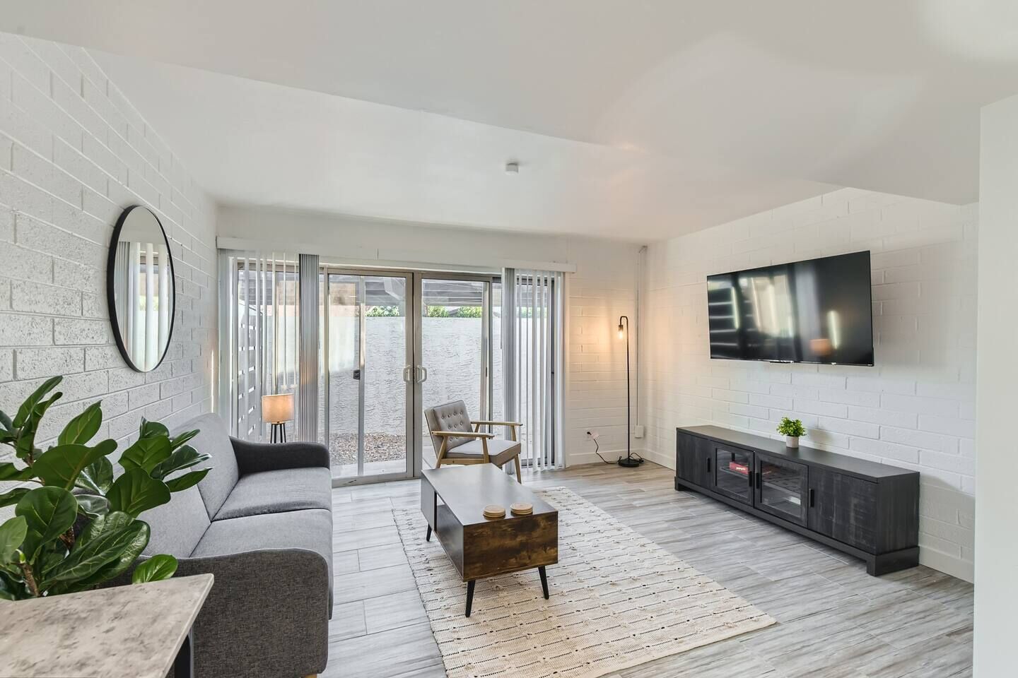 2BDR in Scottsdale_Sleeps 3 | Wi-Fi | Pool | TV