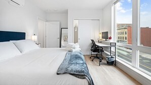 1 habitación, tabla de planchar con plancha, wifi gratis y ropa de cama 