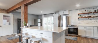 Secluded Lake Estate w Trails, Water Toys & Air Hockey!