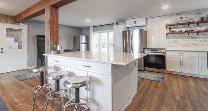 Secluded Lake Estate w Trails, Water Toys & Air Hockey!