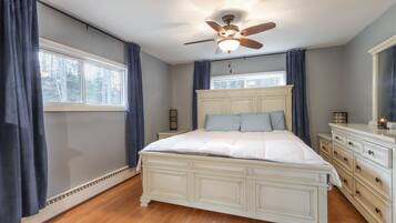 3 habitaciones, escritorio, tabla de planchar con plancha y wifi