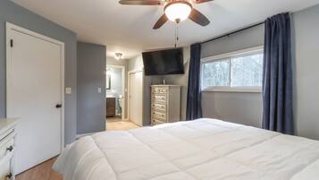 3 bedrooms, desk, iron/ironing board, WiFi