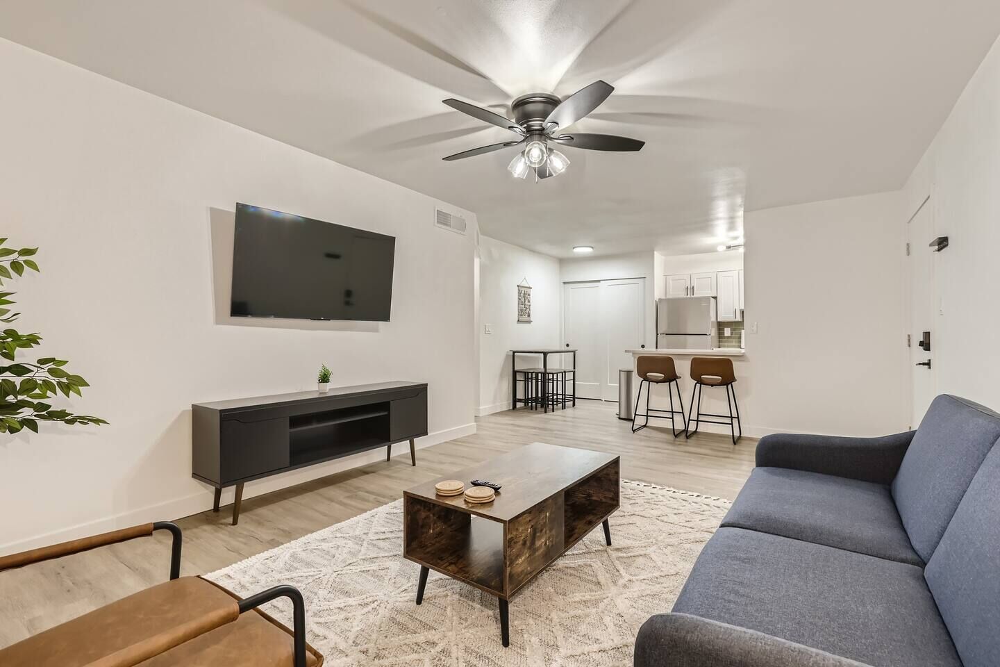 You will love this recently renovated 2 bedroom and 2 bathroom suite