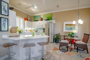 Fridge, microwave, oven, stovetop - Chic Luxury 1-Bed Condo in SanDestin

 (Miramar Beach)