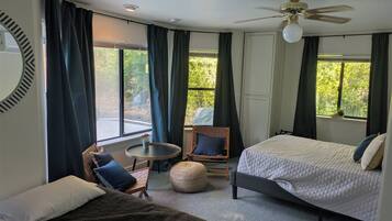 1 bedroom, desk, free WiFi, bed sheets