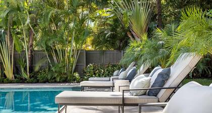 3 minutes walk to the Beach Family Vacation Home with Private Pool and Jacuzzi