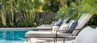 3 minutes walk to the Beach Family Vacation Home with Private Pool and Jacuzzi