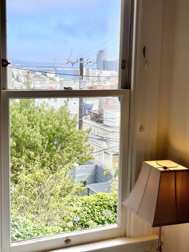 LARGE Quintessential SF Russian Hill 2BR Apt