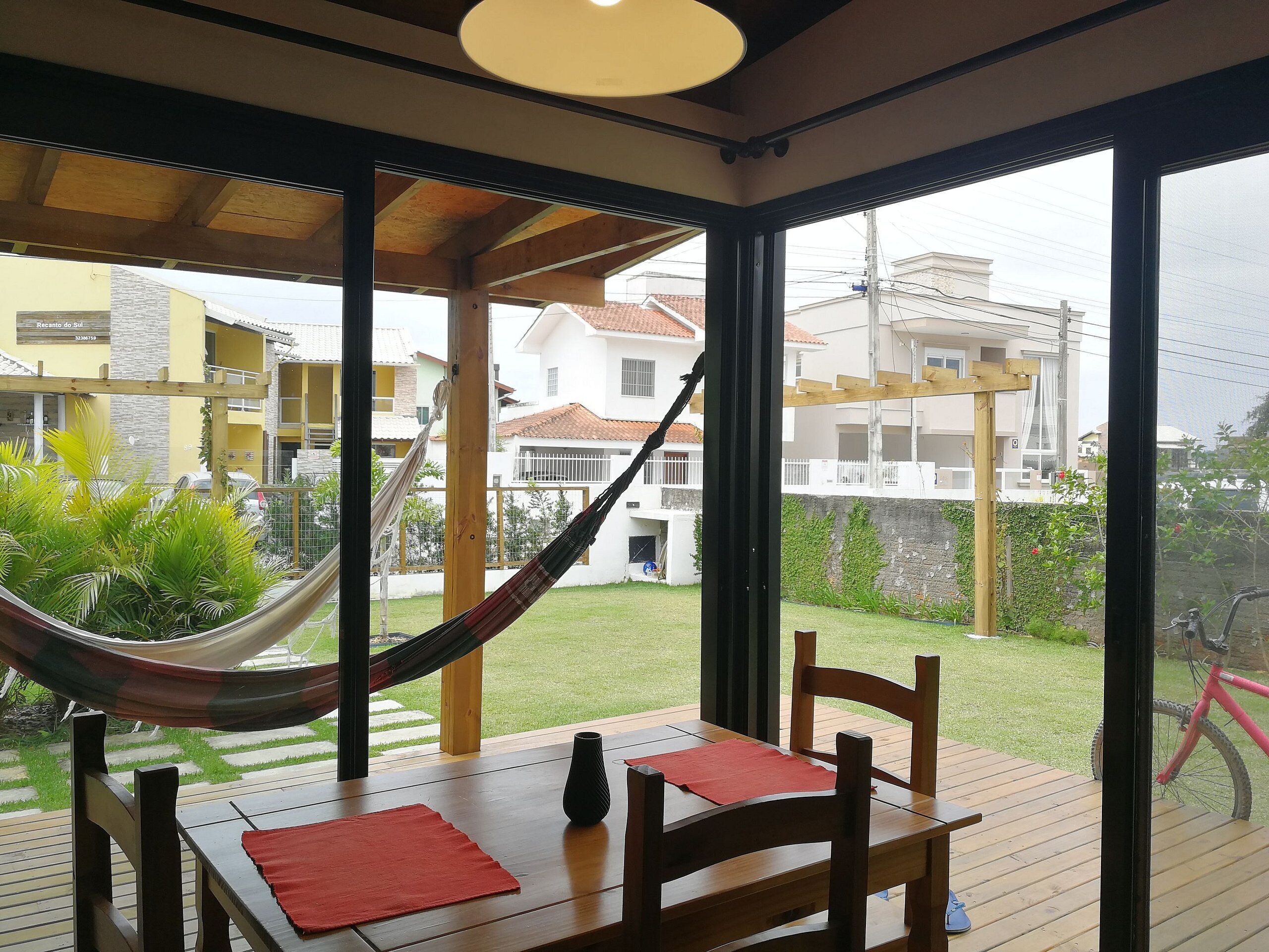 Casa design, cozinha, vista para o jardim | Varanda coberta