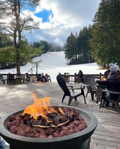 Prime Location! Clean 3 BDRM/3 FULL BATH. Next to MountainAdventures & MainLodge