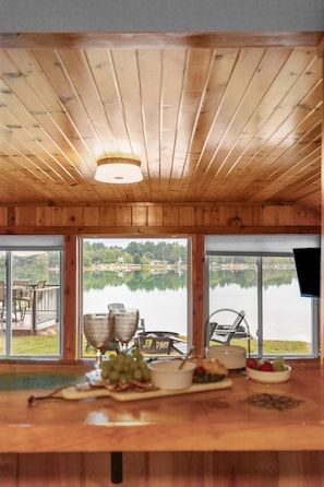 Dining - Lakefront Getaway | Fire Pit & Hot Tub! (Wild Rose)