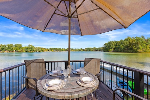 Lakefront Couples Retreat | Hot Tub & Fireplace